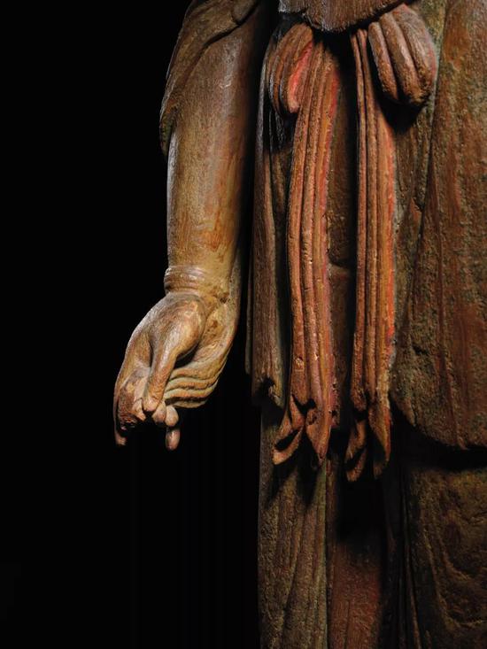 这对五代至北宋初期的木雕菩萨立像