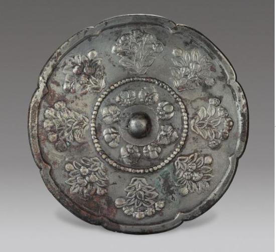 中国古代铜镜的发展及功能的转变