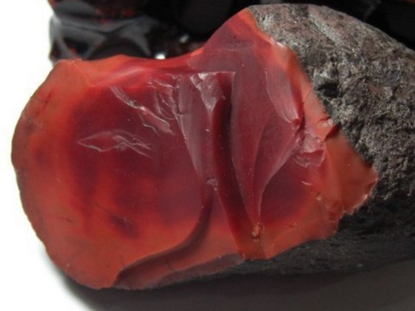 红碧玉和红玉髓 常见的两种红南红玛瑙仿制品该如何鉴别？