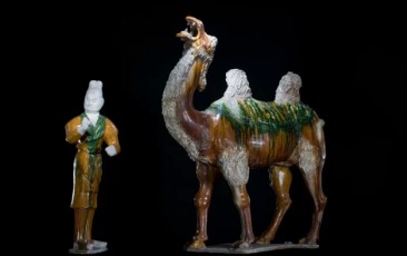 三彩骆驼及牵骆驼俑鉴赏